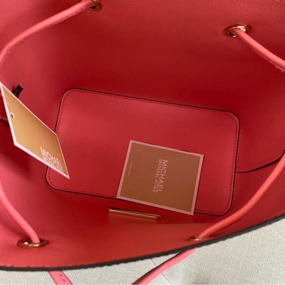 Michael Kors suri medium bucket messenger bag - Picture 6 of 6